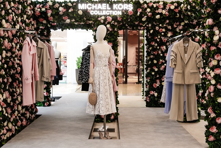 تصاميم Michael Kors collection تصل إلى خزانة المرأة العربية