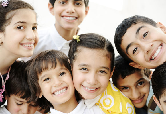 العيدية فرحة الأطفال.. وفرصة لتحمّلهم المسؤولية