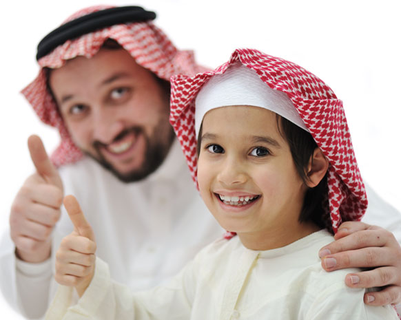 العيدية فرحة الأطفال.. وفرصة لتحمّلهم المسؤولية