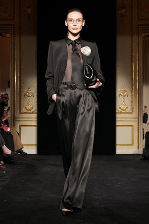 أرماني بعد الغياب.. تصاميم ناعمة بعيدة عن الاستعراض