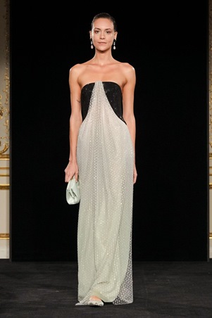 أرماني بعد الغياب.. تصاميم ناعمة بعيدة عن الاستعراض