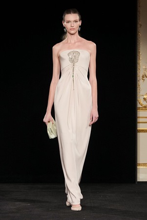 أرماني بعد الغياب.. تصاميم ناعمة بعيدة عن الاستعراض