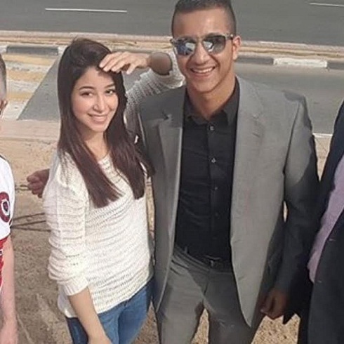 بالصورة- ظهور نادر لشقيق لجين وأسيل عمران