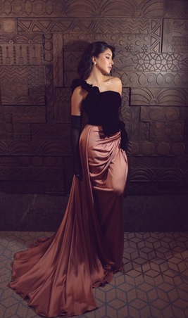 آسيل عمران تغيب عن رمضان وتستعد لمسرحية جديدة