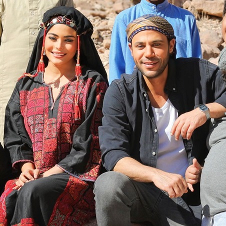 8 أفلام لأسماء جلال في 2025 وتنتظر تكريم الجونة بالفستان الأبيض