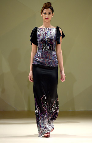 فساتين Asudari تعكس الذكريات بأقواسها