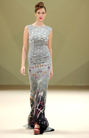 فساتين Asudari تعكس الذكريات بأقواسها