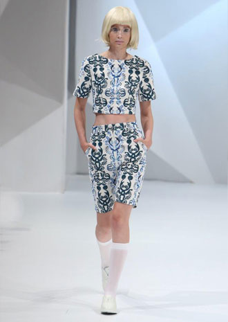 Asudari تقدّم مجموعتها بالطبعات الهندسية في الفاشن فوروورد