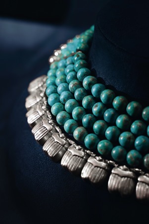 عزّة فهمي تُعيد إحياء سحر مصر القديمة داخل المتحف المصري الكبير