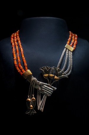 عزّة فهمي تُعيد إحياء سحر مصر القديمة داخل المتحف المصري الكبير