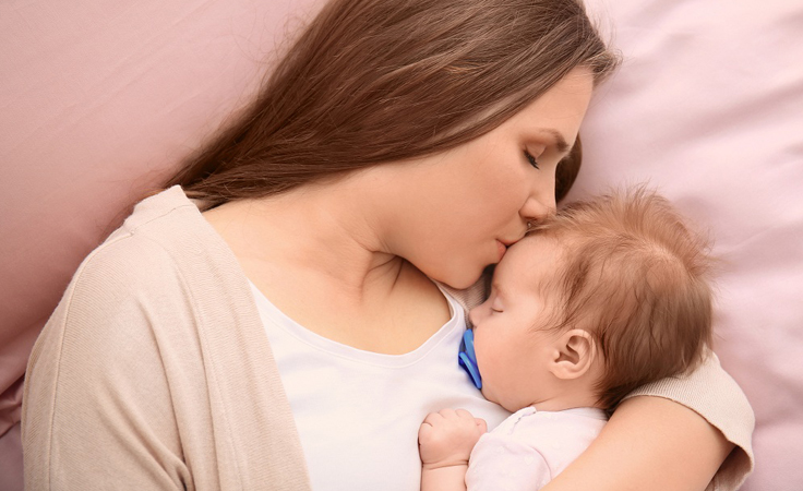 فوائد مذهلة لمشاركة الفراش مع أطفالك