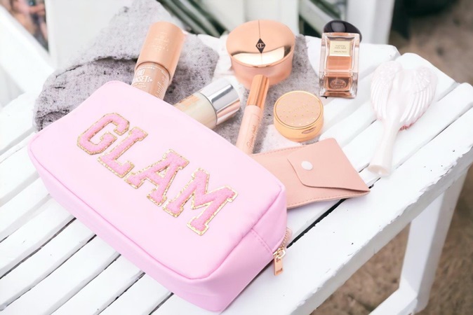 من شنط الشاطئ إلى حقائب حمام السباحة، تعرفي على أبرز إصدارات ذا هابي ترايب لهذا الصيف