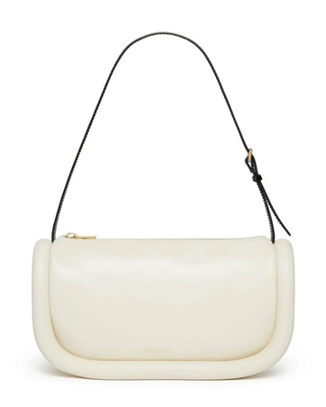 استثمار أنيق يبدأ بحقيبة يد لا تعرف الزمن