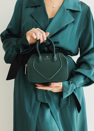 نهاية العام بأناقة واعية مع أحدث حقائب فيغانولوجي