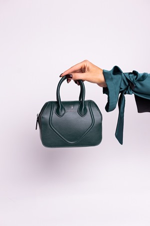 نهاية العام بأناقة واعية مع أحدث حقائب فيغانولوجي