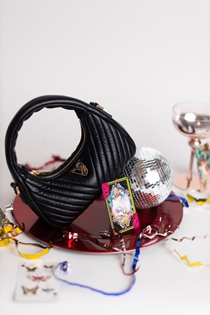 نهاية العام بأناقة واعية مع أحدث حقائب فيغانولوجي