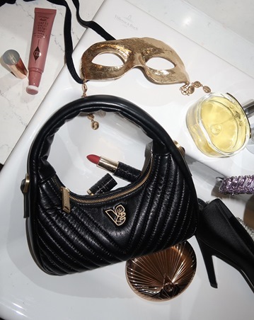 نهاية العام بأناقة واعية مع أحدث حقائب فيغانولوجي