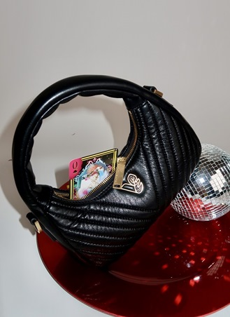 نهاية العام بأناقة واعية مع أحدث حقائب فيغانولوجي