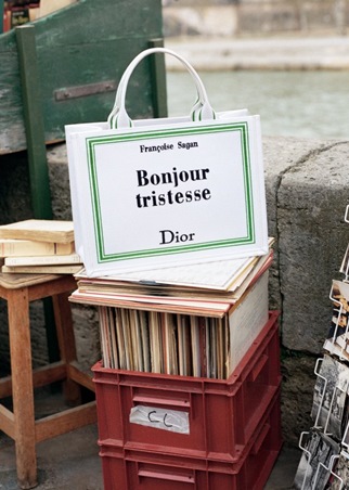 اخترنا لك الإصدار الجديد من Dior Book Tote