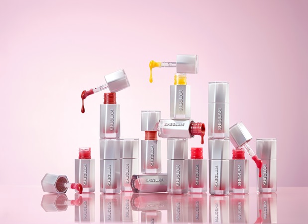 سرّ الإشراقة اللامعة طوال اليوم: Glass Lock Air Gloss من SHEGLAM