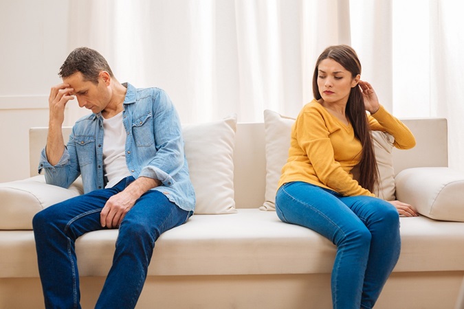 5 أشياء تعيق التواصل مع زوجك