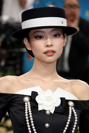 أيقونات الجمال في Met Gala 2025: بين وحي الثمانينيات، البريق، والابتكار