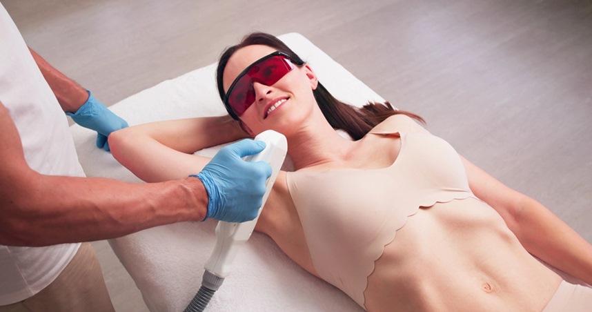 إليكِ 4 نصائح ذهبية لتنعيم منطقة تحت الإبط