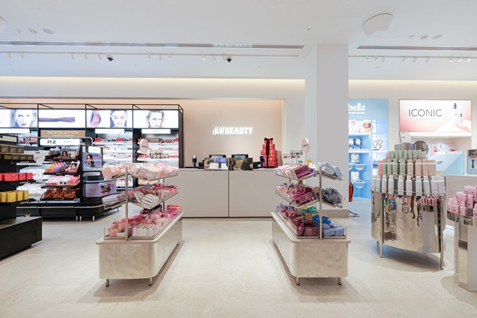 داخل عالم H&M Beauty : كاثرين ويغزيل تكشف أولويات العلامة في الشرق الأوسط