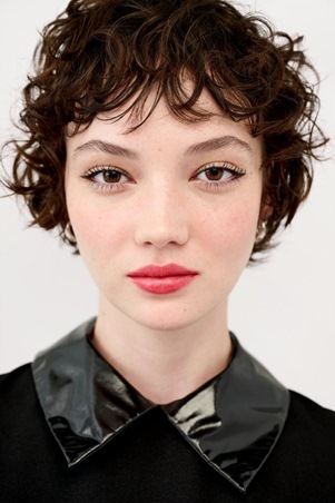 استعيدي سحر التسعينيات بسهولة مع بنفت كوزميتكس