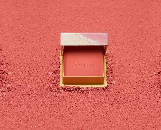 البلاشر من بنفِت: لمسة الحياة في كل إطلالة