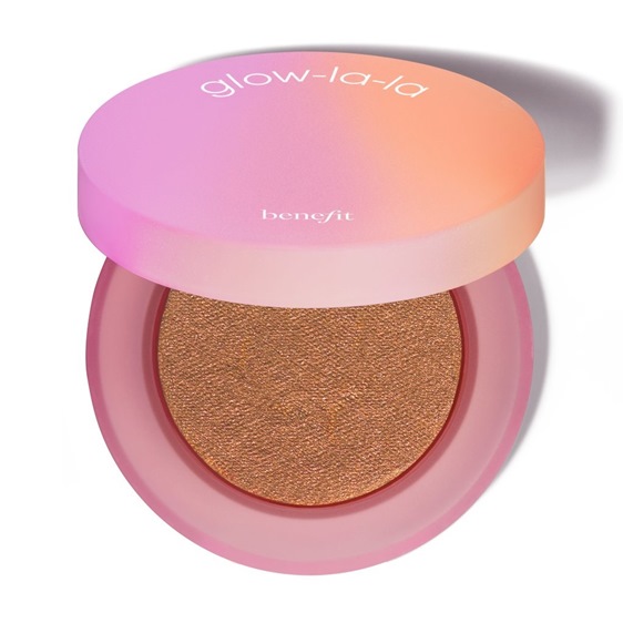 احصلي على الإطلالة المشمشية المستوحاة من جيل Y2K مع Benefit Cosmetics