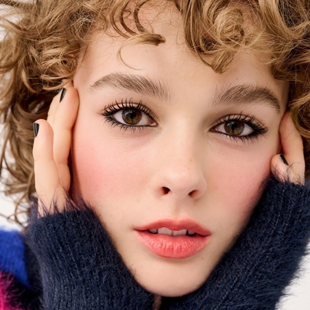 خطوات مكياج الغليتز والغلام لموسم الحفلات من بنفت