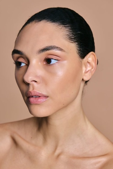 احصلي على بشرة جاهزة للعدسات مع عائلة  POREfessional