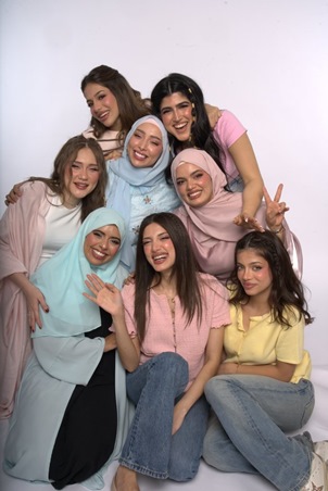 رمضان بإطلالات Benefit :  جمال ومرح مع أبرز مؤثرات الشرق الأوسط