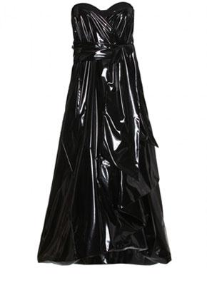 الفستان الأسود... خيارك الأمثل في رأس السنة!