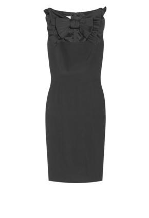 ما تحتاج إليه كل أنيقة: فستان أسود بسيط!