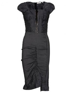 الفستان الأسود... خيارك الأمثل في رأس السنة!