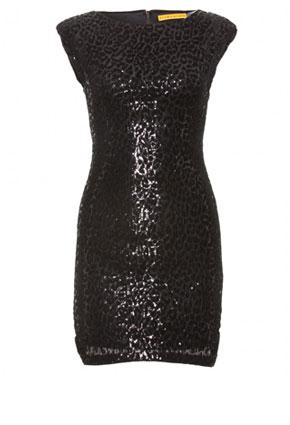 الفستان الأسود... خيارك الأمثل في رأس السنة!