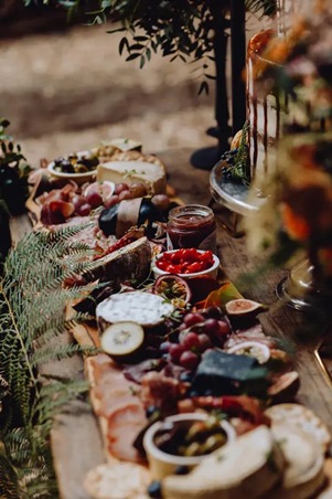 إليكِ أفكار أصناف طعام تناسب بوفيه حفل زفاف شتوي