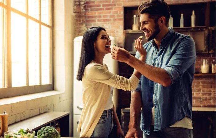 5 طرق لتحسين التواصل العاطفي مع زوجك