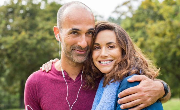 4 صفات عند المرأة تجذب الرجل الناضج.. تعرّفي إليها!