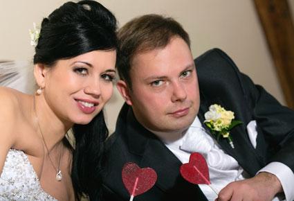 اقترب موعد الزفاف ... كيف وبماذا تبدئين؟