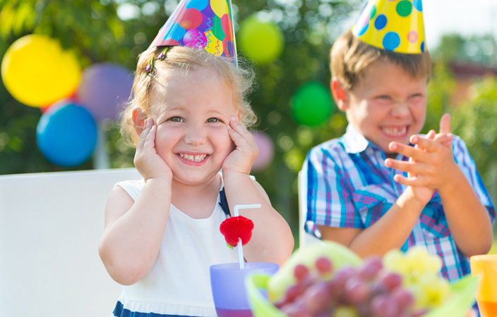 10 أفكار ممتعة للترحيب بالأطفال في حفل زفافك