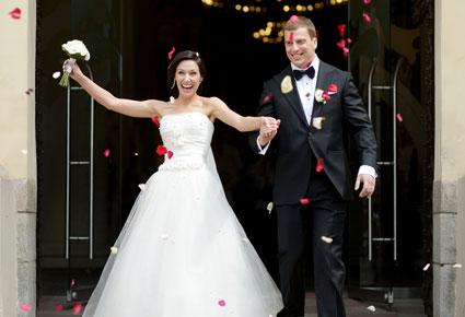 اقترب موعد الزفاف ... كيف وبماذا تبدئين؟