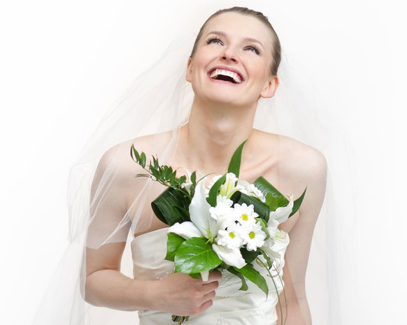 احصلي على أسنان عروس بيضاء لأجمل صور زفاف