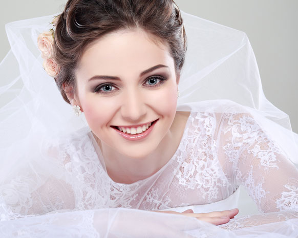 احصلي على أسنان عروس بيضاء لأجمل صور زفاف
