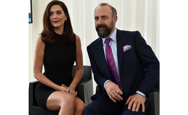 برجوزار كوريل تسرق شخصية ساندرا بولوك