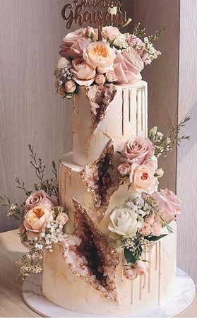 اختاري لحفل زفافك كعكة ذات تصميم فريد