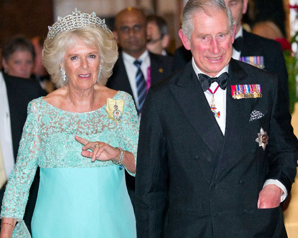 أوامر الملكة تنهي زواج الأمير تشارلز وكاميلا باركر نواعم