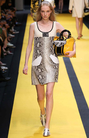 حلبات السباق مصدر تصاميم فساتين Carven